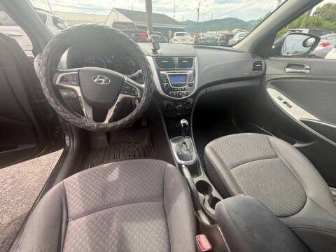 2013 Hyundai Accent SE