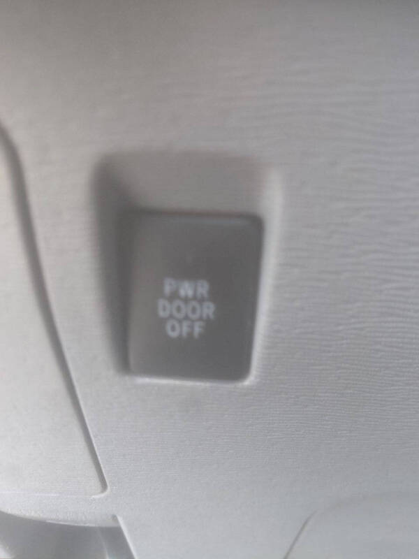 2012 Toyota Sienna SE 8-Passenger