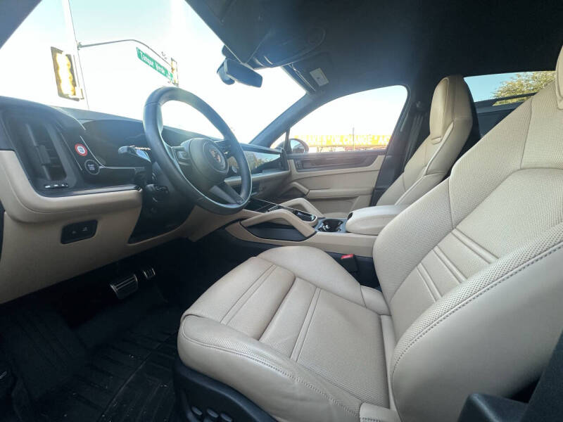 2025 Porsche Cayenne GTS