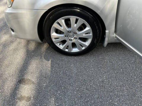 2010 Toyota Avalon XLS