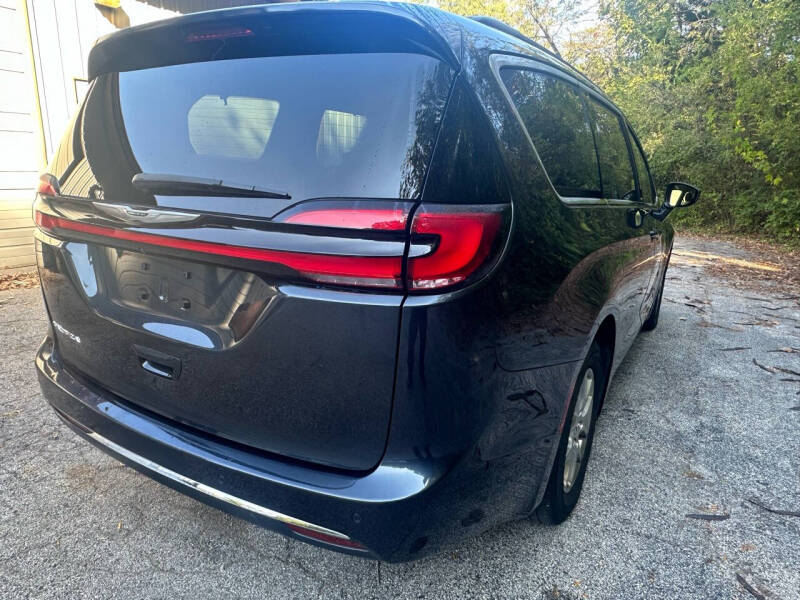 2021 Chrysler Pacifica Touring photo 13