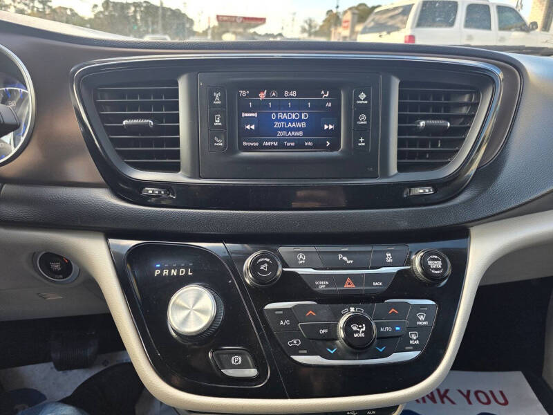 2017 Chrysler Pacifica Touring-L