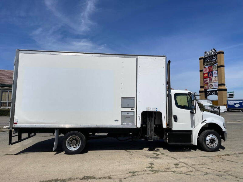 2016 Freightliner M2 106