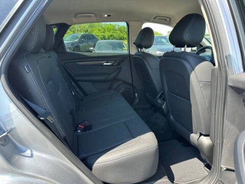 2025 VinFast VF8 Eco