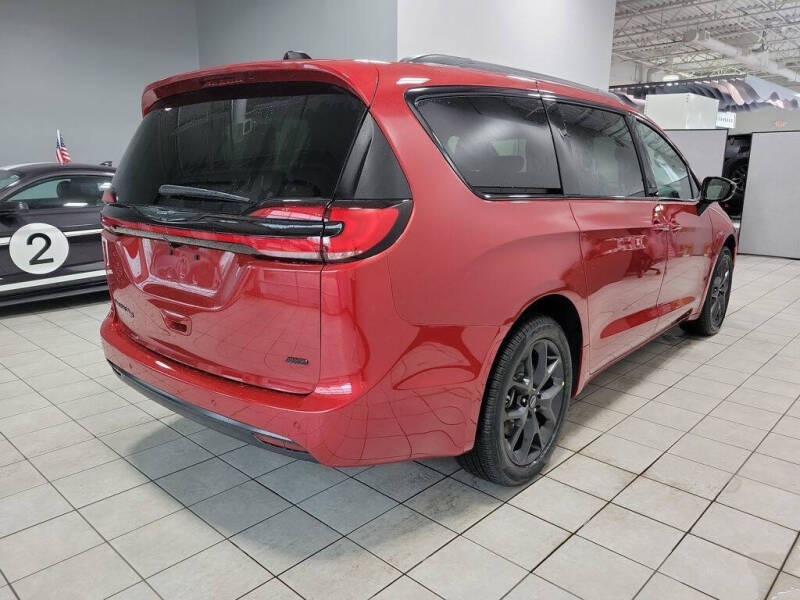 2026 Chrysler Pacifica Select
