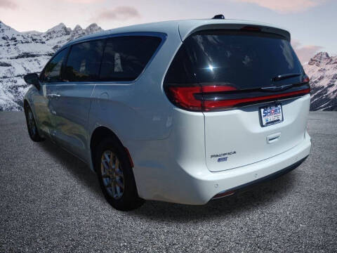 2026 Chrysler Pacifica Select