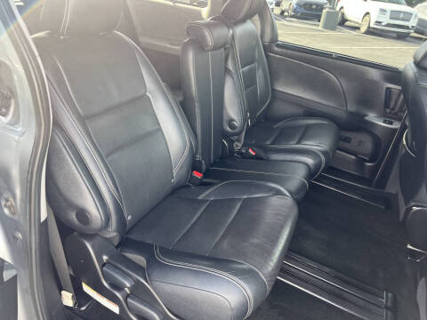 2016 Toyota Sienna SE Premium 8-Passenger