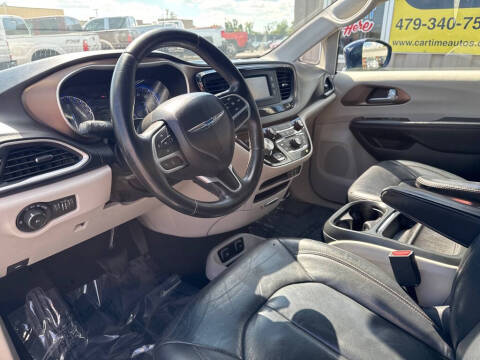 2017 Chrysler Pacifica Touring-L