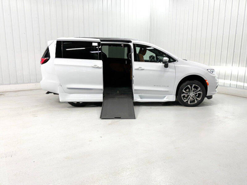 2026 Chrysler Pacifica Pinnacle