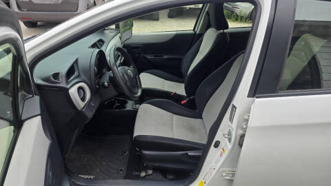 2012 Toyota Yaris 5-Door LE