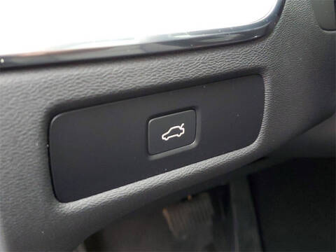 2025 Volvo XC60 B5 Plus Dark Theme