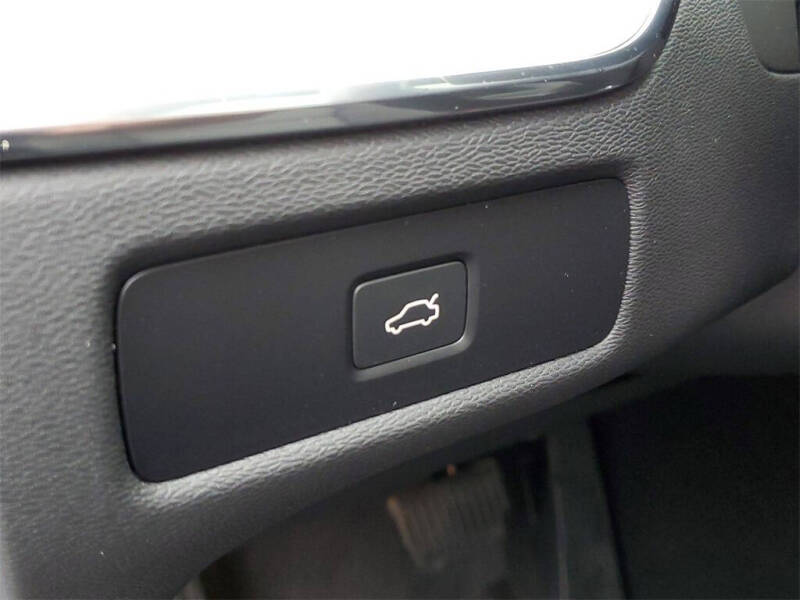 2025 Volvo XC60 B5 Plus Dark Theme