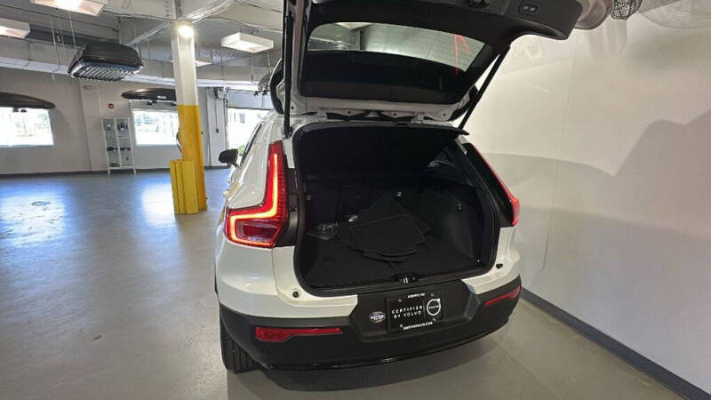 2026 Volvo XC40 B5 Plus