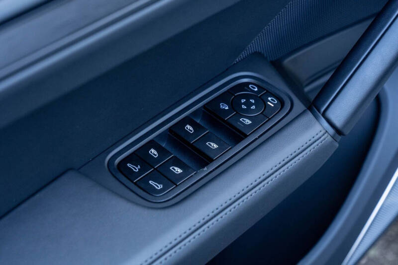 2025 Porsche Cayenne GTS