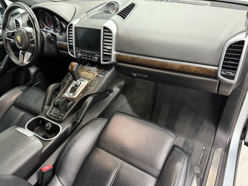 2018 Porsche Cayenne Platinum Edition