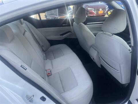 2022 Nissan Altima 2.5 SV