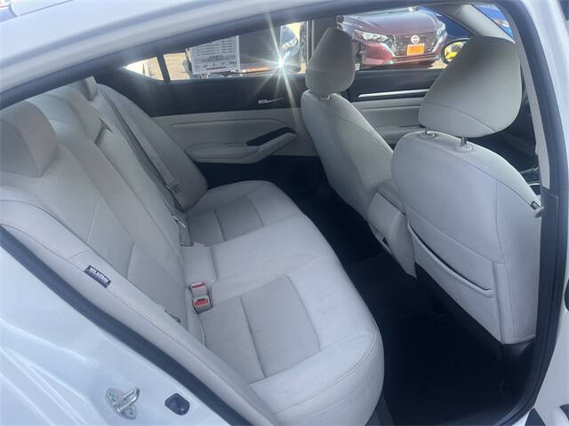 2022 Nissan Altima 2.5 SV