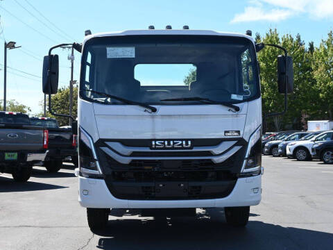 2025 Isuzu NRR