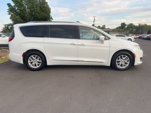 2020 Chrysler Pacifica Touring L