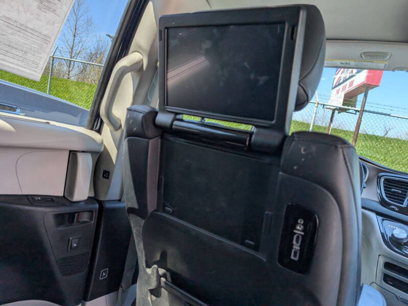 2017 Chrysler Pacifica Touring-L Plus