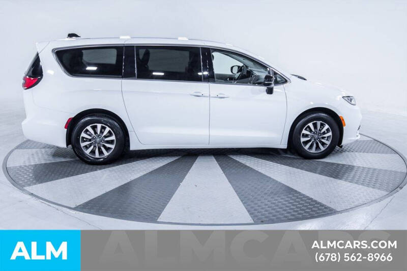 2024 Chrysler Pacifica Plug-In Hybrid Select