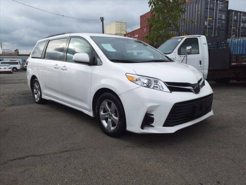 2018 toyota sienna store white