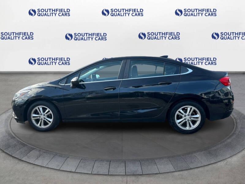 2016 Chevrolet Cruze LT photo 2