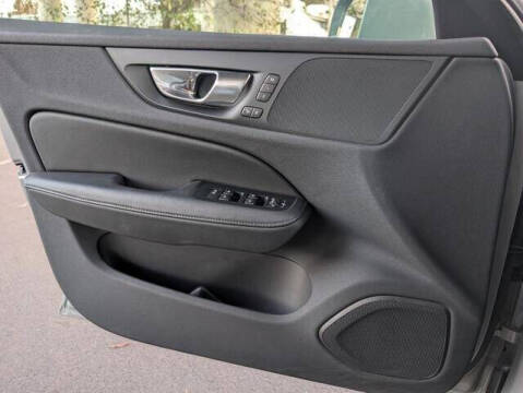 2025 Volvo V60 Cross Country B5 Plus