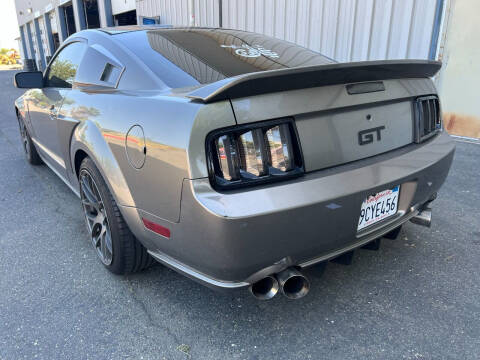 2005 Ford Mustang GT Premium