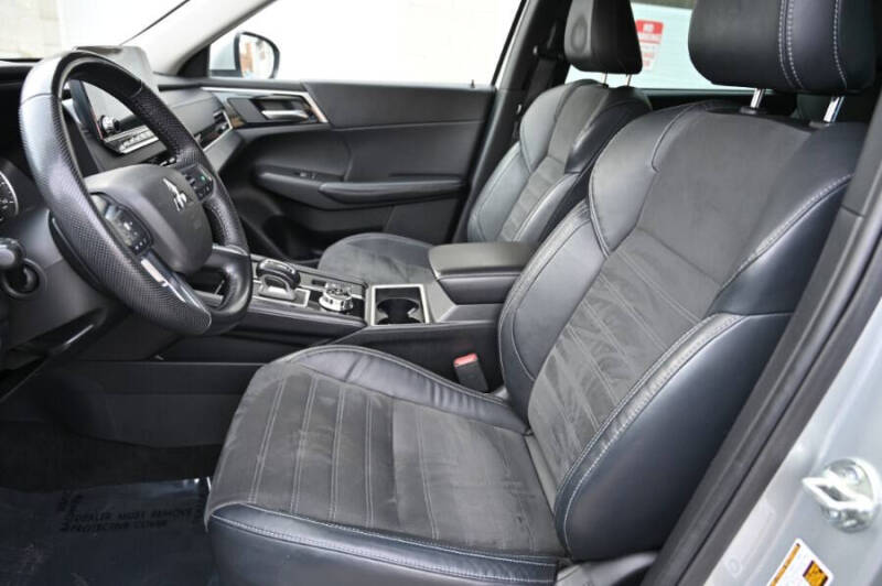 2023 Mitsubishi Outlander SE