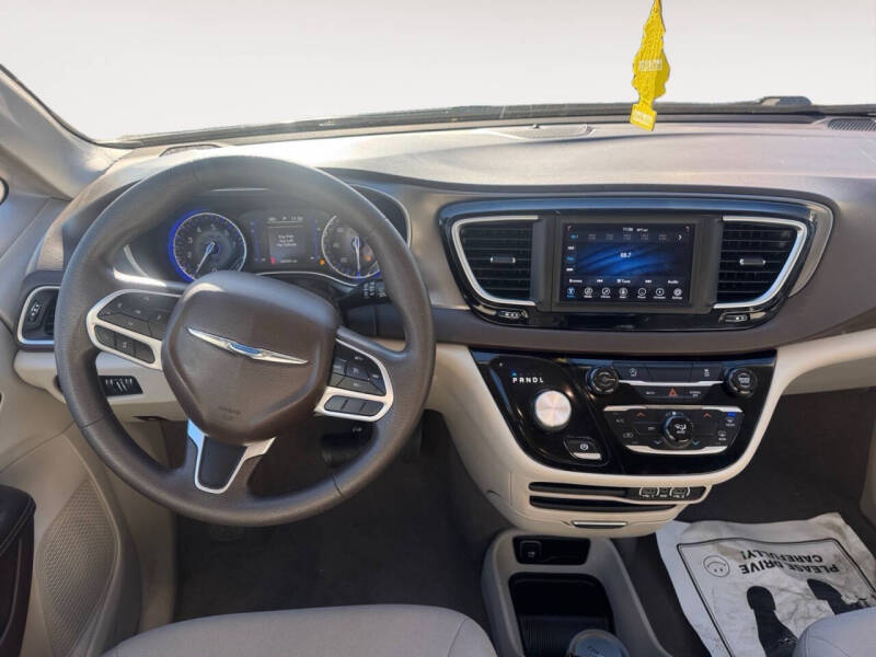 2021 Chrysler Voyager LX