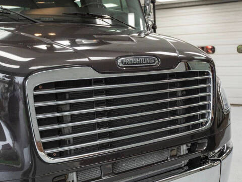 2018 Freightliner M2 106