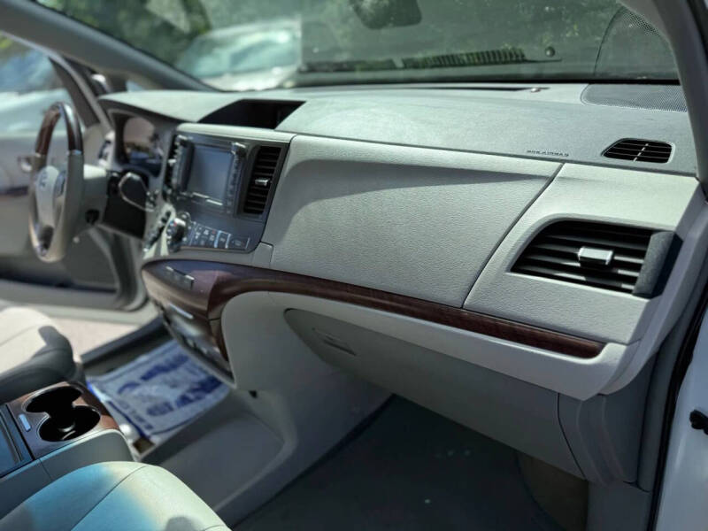 2013 Toyota Sienna Limited 7-Passenger