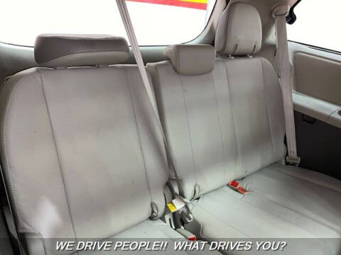 2012 Toyota Sienna XLE 7-Passenger Auto Access Seat