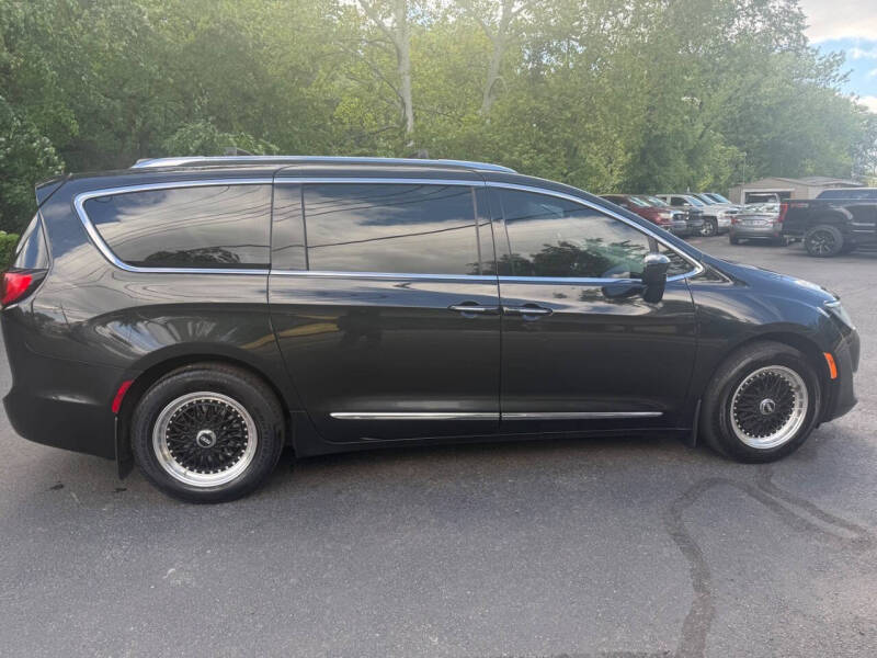 2017 Chrysler Pacifica Touring-L Plus