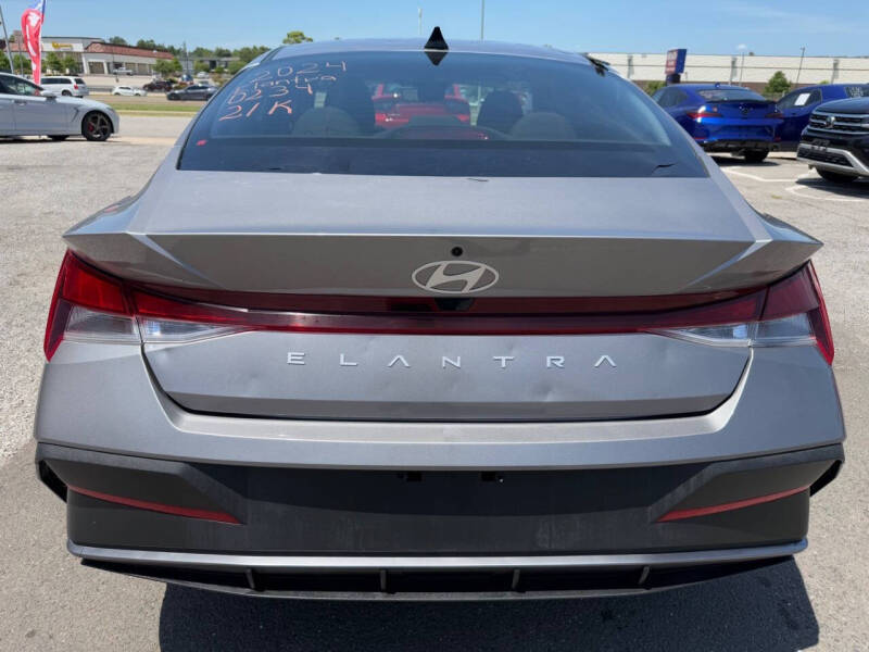 2024 Hyundai Elantra SE