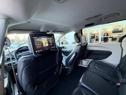 2017 Chrysler Pacifica Touring-L Plus