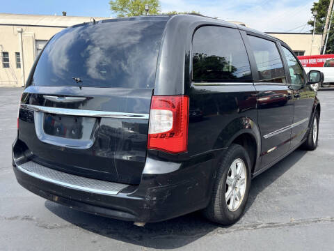 2013 Chrysler Town and Country Touring
