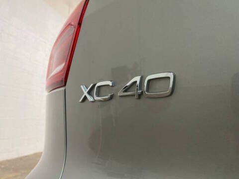 2025 Volvo XC40 B5 Plus Bright Theme