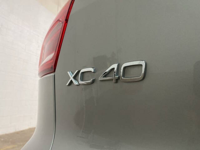 2025 Volvo XC40 B5 Plus Bright Theme