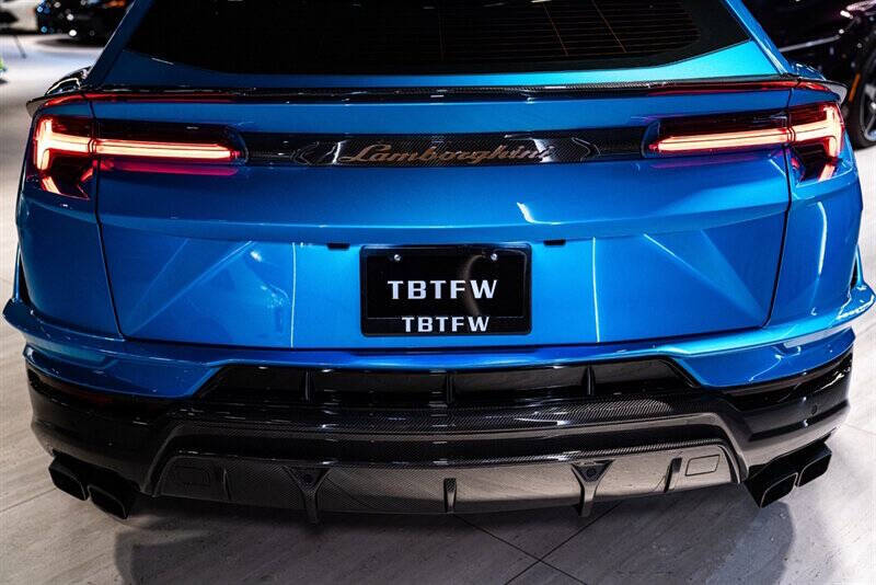 2023 Lamborghini Urus Performante