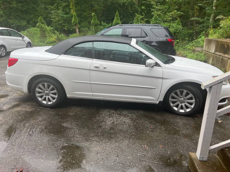 2011 Chrysler 200 Touring photo 2