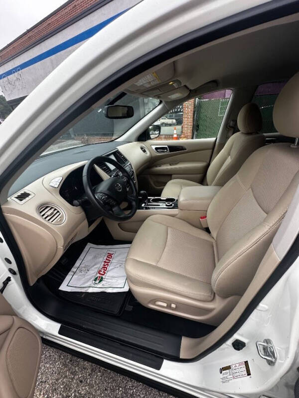 2020 Nissan Pathfinder SV