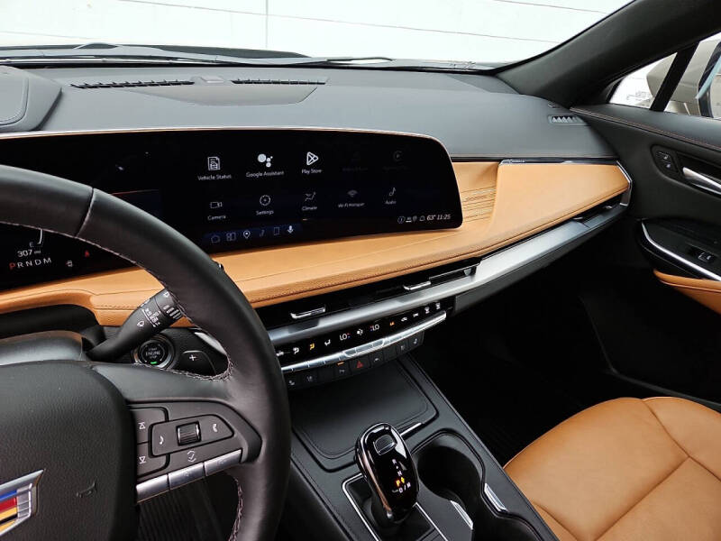 2025 Cadillac XT4 Premium Luxury