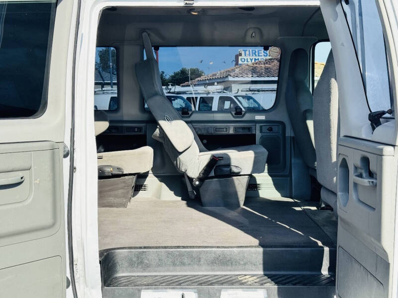 2014 Ford E-Series E-150 XLT