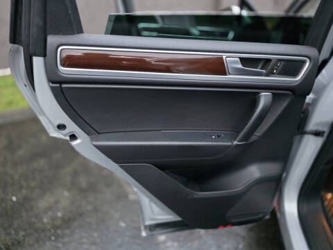 2015 Volkswagen Touareg V6 Lux