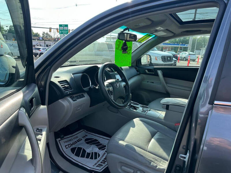 2011 Toyota Highlander SE