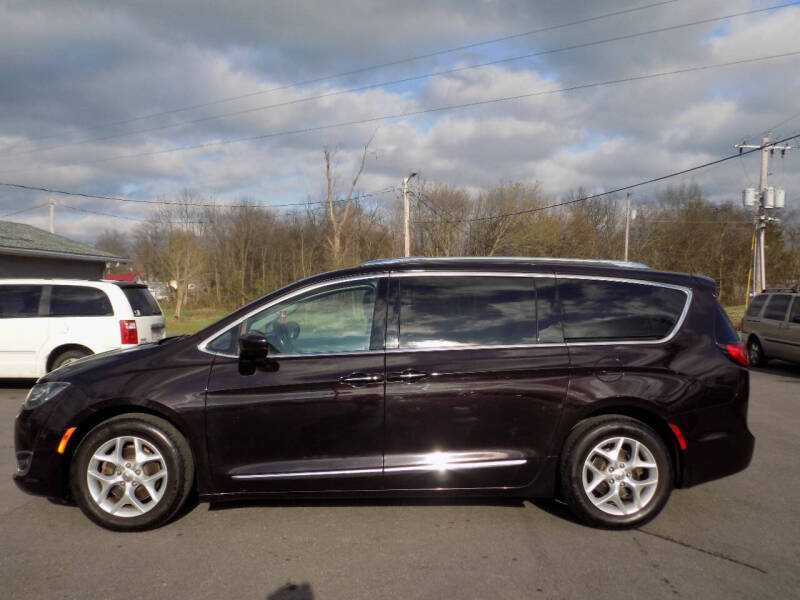 2017 Chrysler Pacifica Touring-L Plus