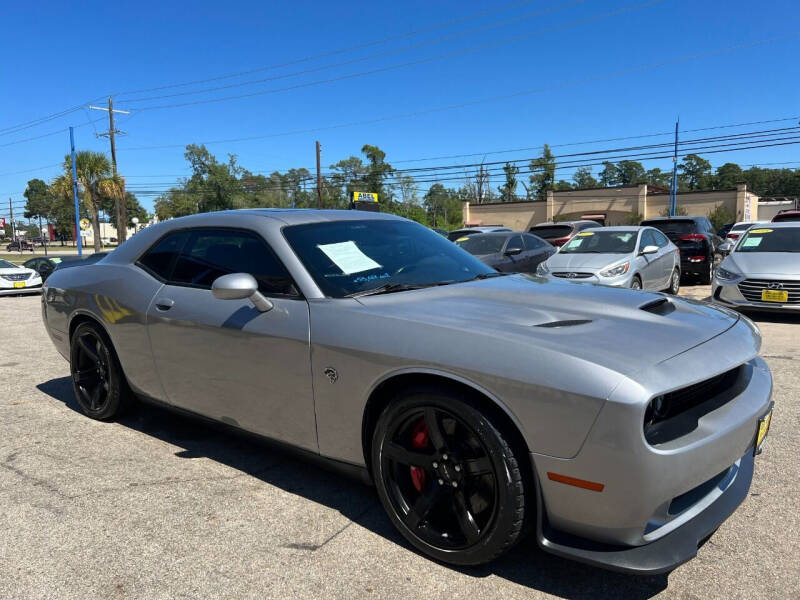 2017 Dodge Challenger null photo 12