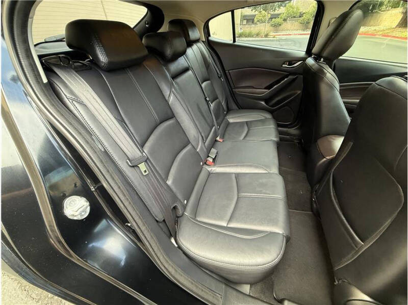 2018 Mazda MAZDA3 Touring